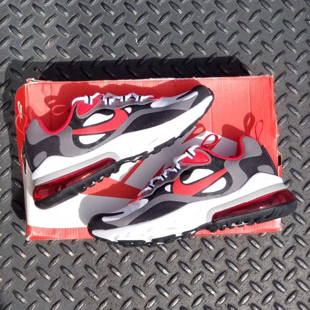 🚨SOLD🚨 Nike Air Max 270 React Red Grey White - Picture 2 of 4
